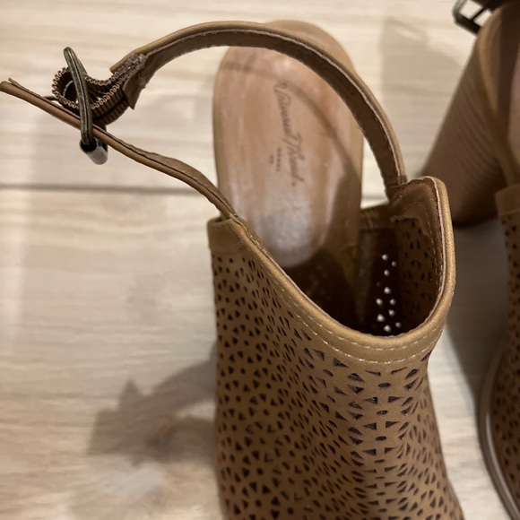 Target Heels - Picture 2 of 3